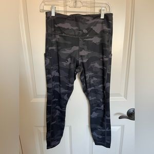 Athleta Women’s Ultimate Camo 7/8 tight